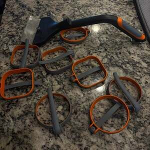 Blackstone Silicone Griddle Egg Ring Set (8-Piece) with Stainless Steel Scraper